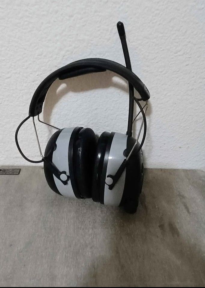 3M AM/FM Work Headphones