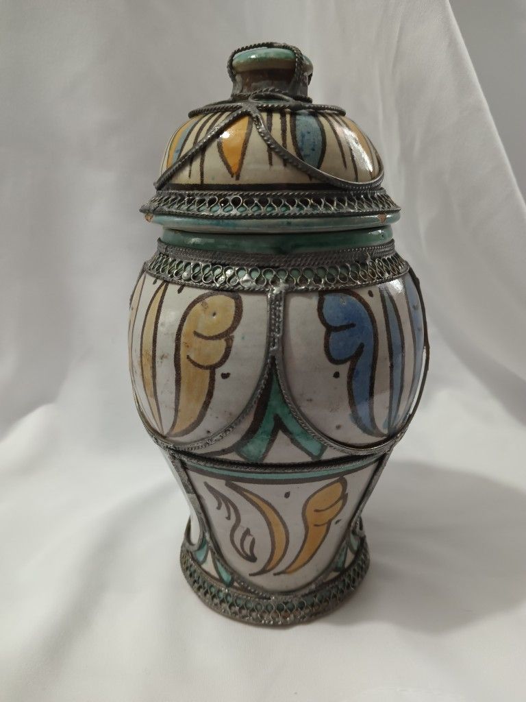 Antique Vases With Lids