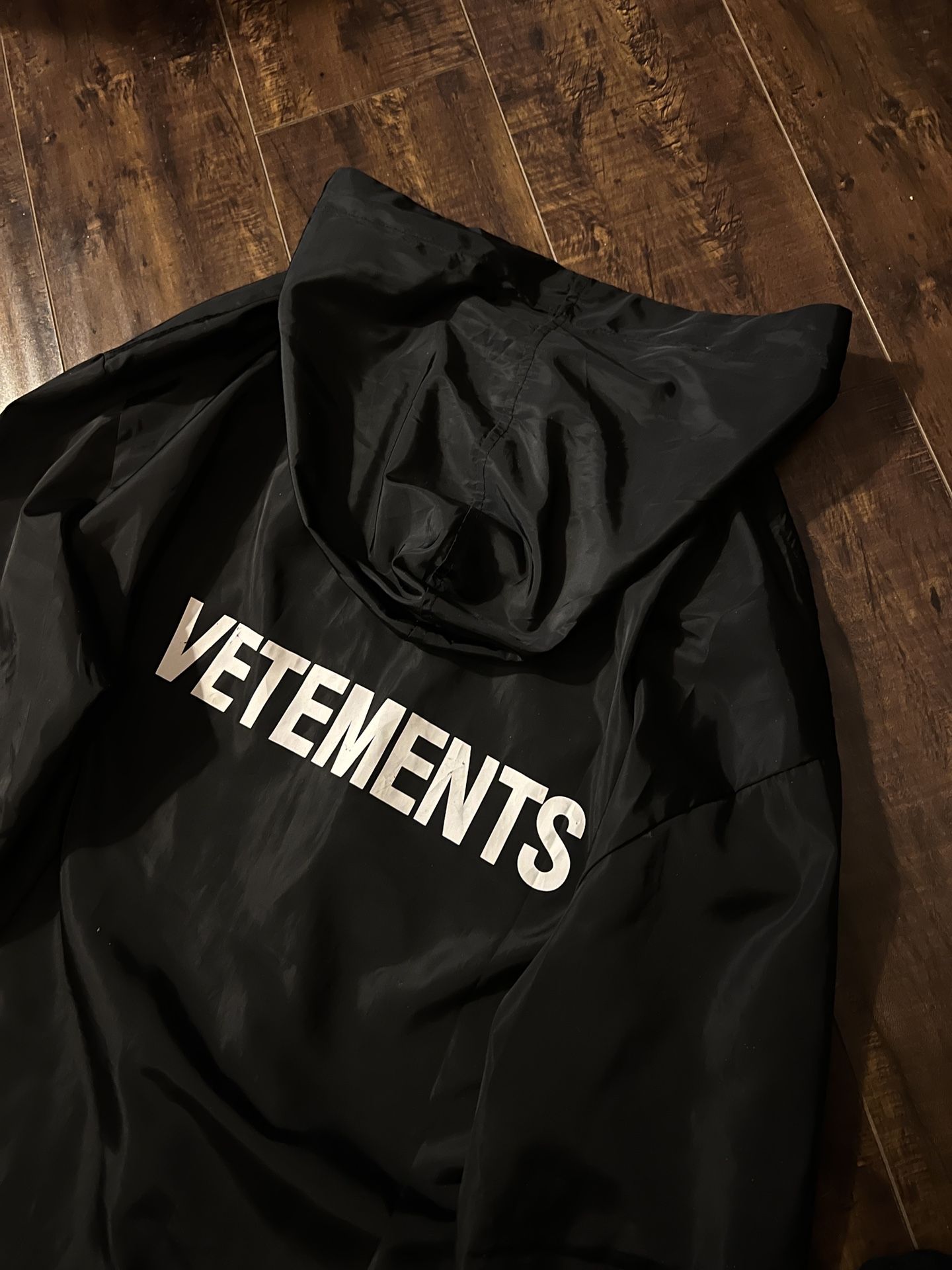 VETEMENTS Pour Femme oversized Raincoat jacket black