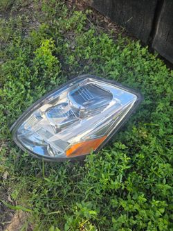 Volvo 670 Headlamps