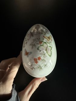 Avon Products, Inc. Fine Porcelain Decorated with 22 K Gold Trim … 1974 R 