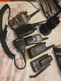 BUNDLE OF WALKIE TALKIE ITEMS NO FLAWS AS IS