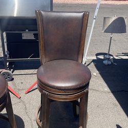 2 Chairs. 2 sillas jiratorias