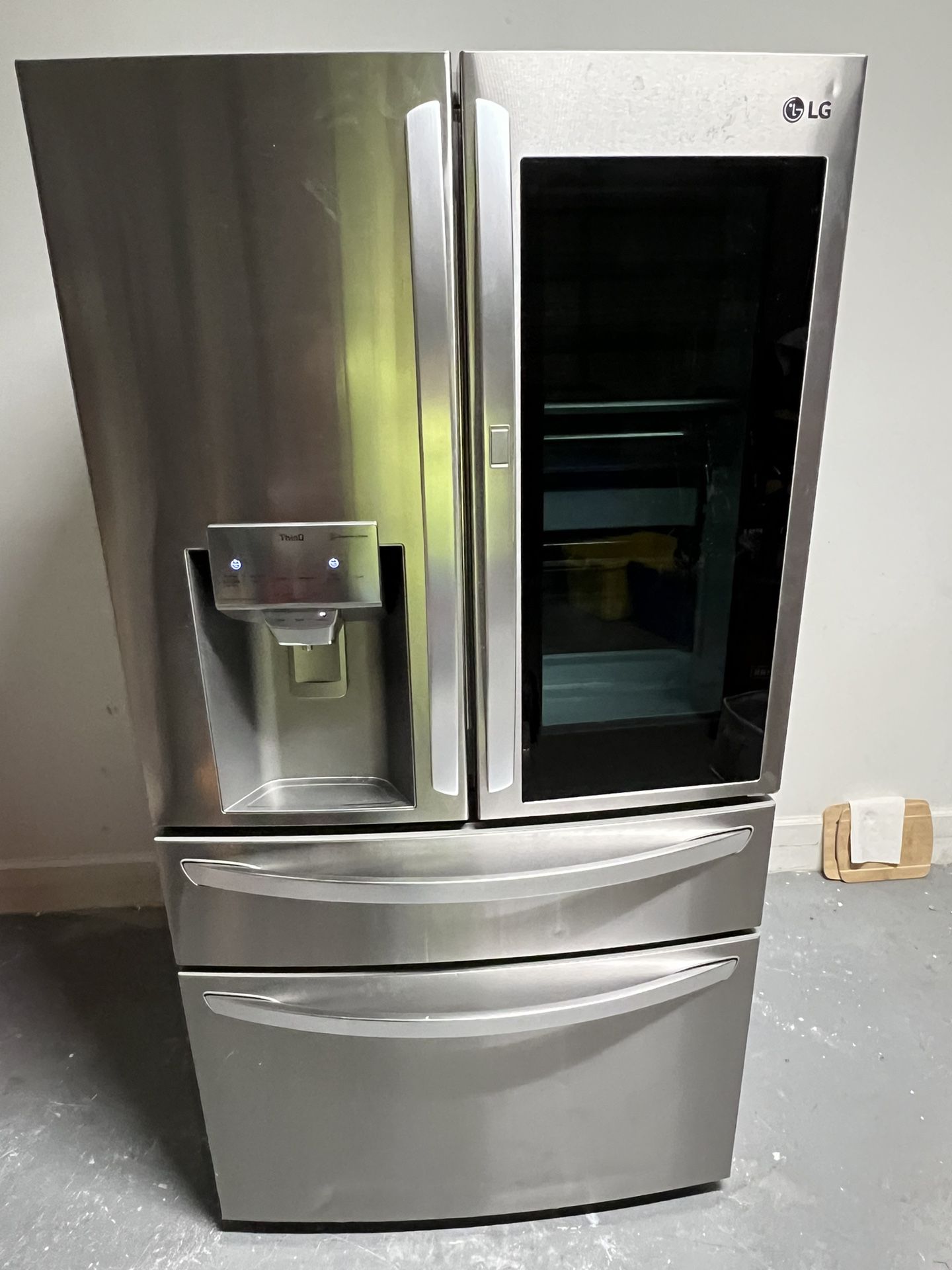LG Refrigerator, Bottom Freezer and Ice Maker, New Water Filter