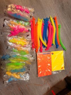 40 Glow-in-the-Dark Toys for Kids (Gift Items), with Cards