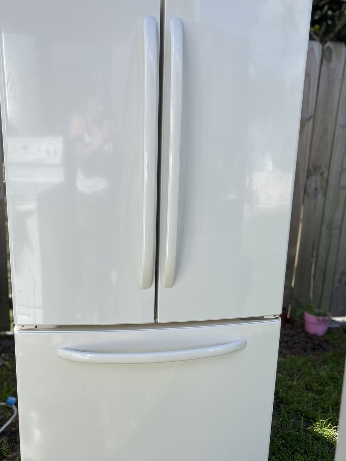 Refrigerator GE 33 wide