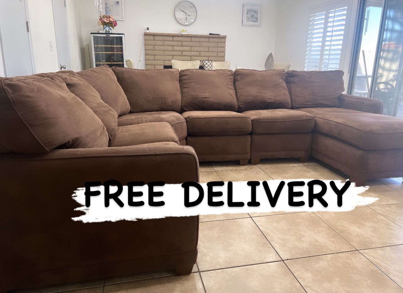  LA- Z- Boy Sectional Couch With Ottoman 