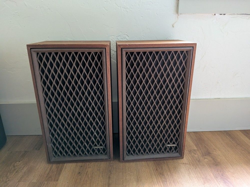 Beautiful Realistic Vintage Speakers