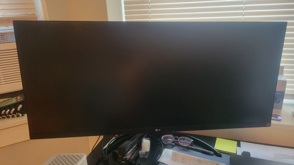 LG Monitor (Ultra-Wide)