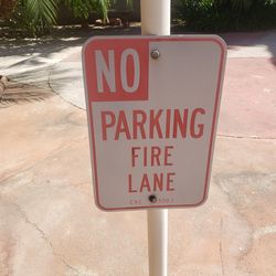 No Parking Fire Lane street sign !