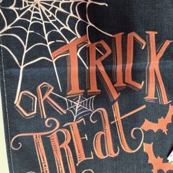 HALLOWEEN TABLE RUNNER