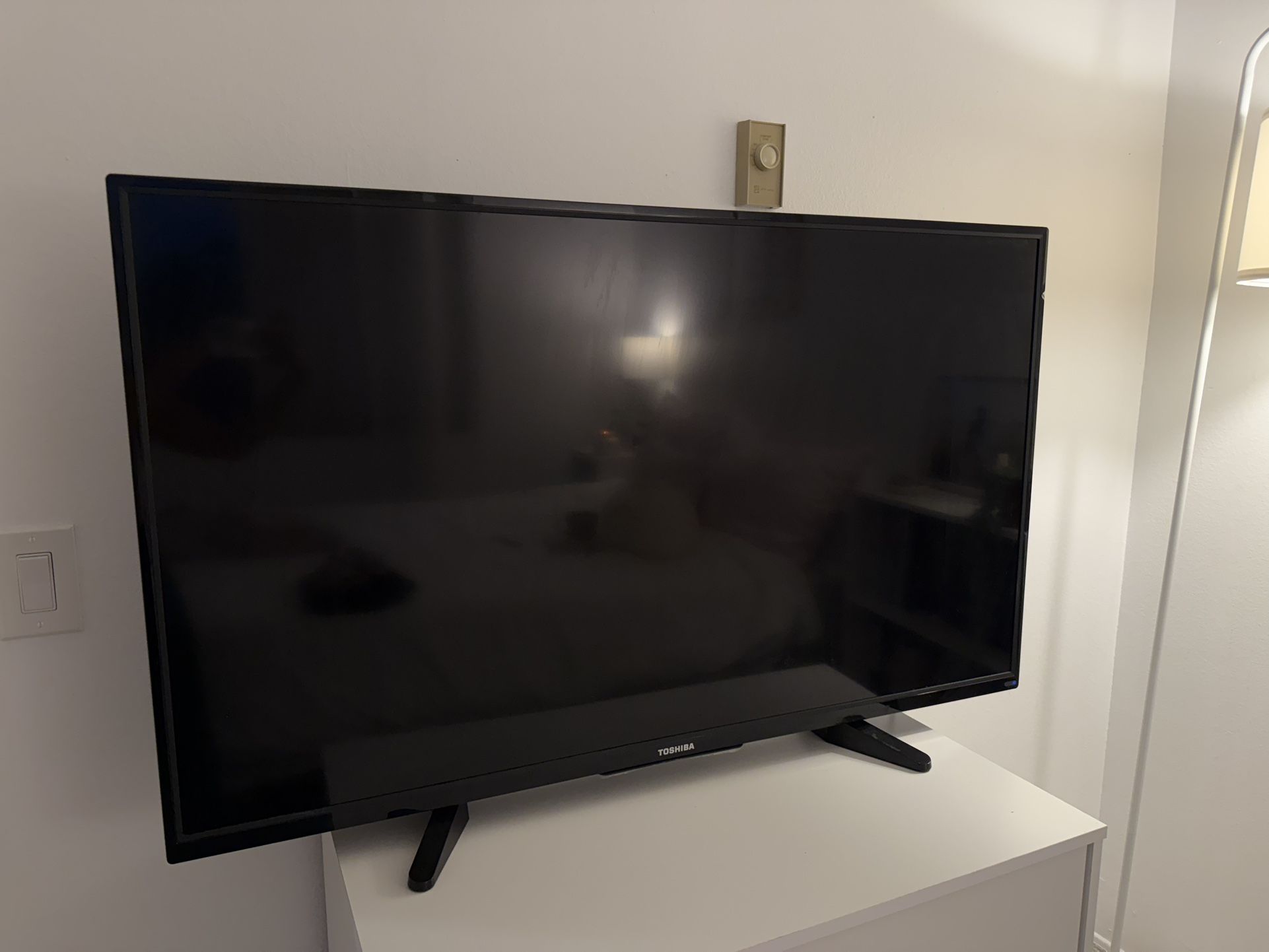 Toshiba 47” Smart TV – Excellent Condition