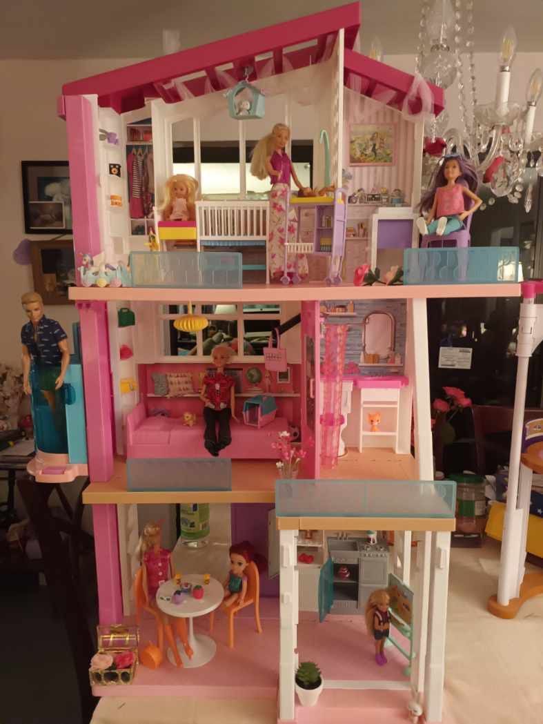 BARBIE HOUSE