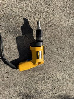 DeWalt VSR drywall screwdriver/screw gun