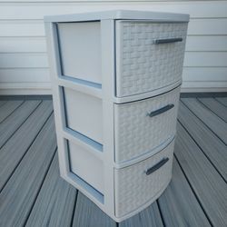 Nice 3 drawer cabinet