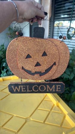 Halloween Jack-O-Lantern Welcome Sign
