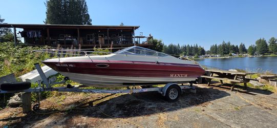 1990 Maxum
