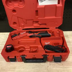 Milwaukee M12 12V Lithium-Ion Cordless Copper Tubing Cutter Kit W