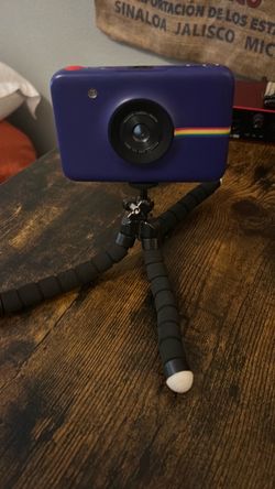 Polaroid camera with stand + paper!