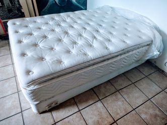 Beautiful Queen Size Pillow Top Mattress & Box Spring With Free Delivery!