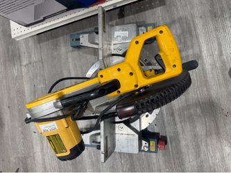 DEWALT DW716 12-inch (305mm) Double-Bevel Compound Miter Saw.