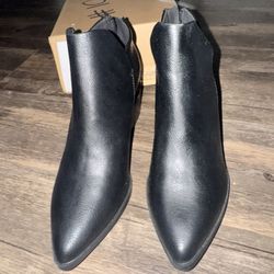 Black Boots With Heel 