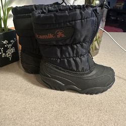 Free! Little kids Kamik snow boots size 8 - Find Me On A Map In Everett Near Lowell Park