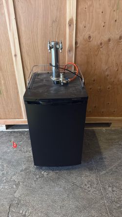 EdgeStar Dual-Tap Kegerator – Fully Working / Gets Cold!