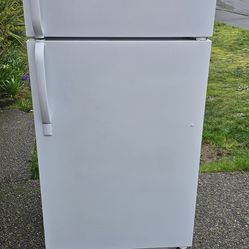 Frigidaire  Fridge Size 30w 30d 66h) I Can Help You With Free Delivery Within 10 miles distance