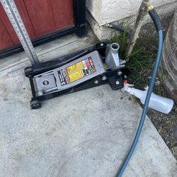 Black Jack 3 Ton Floor Jack. MISSING HANDLE