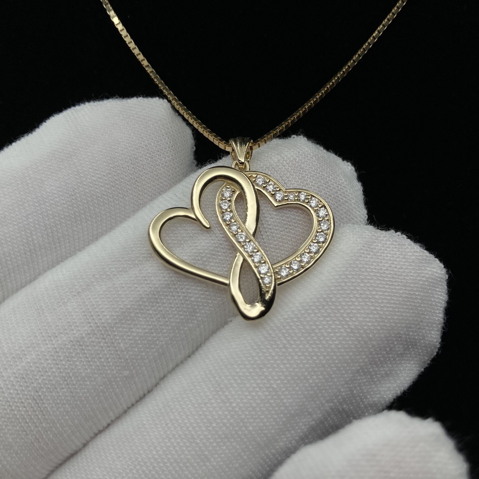14K Gold Infinity Heart Pendant w/ Diamonds – Chain Included! Send Offers