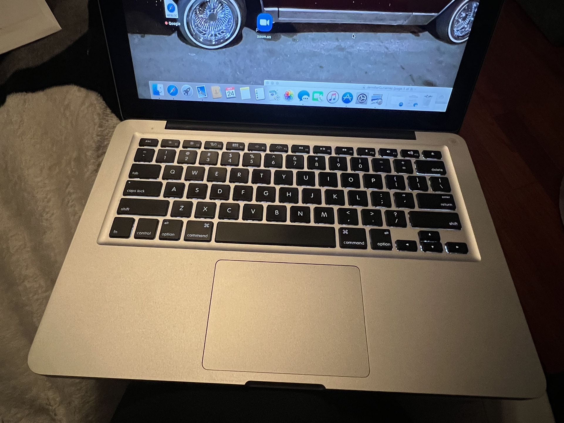 Apple Laptop 