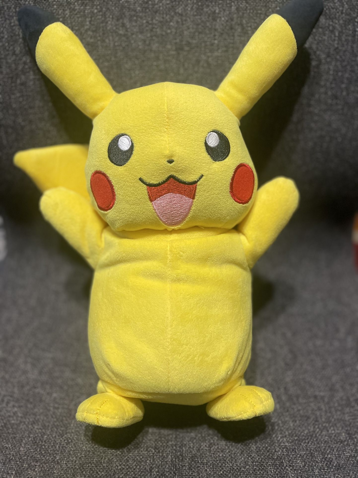 Interactive Pokémon Pikachu Plushie Toy And Lights Up
