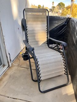 2 Outdoor Recliner Chairs