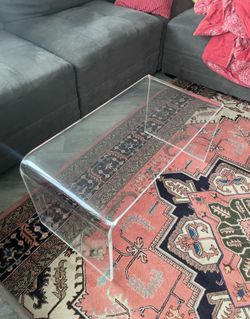Clear Acrylic Waterfall Coffee Table 32”x16”x16” Lucite Modern - Good Condition $110 OBO