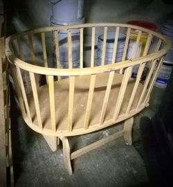 EGE-BABY ROCKING OVAL CRIB WOOD