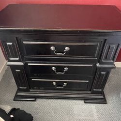 Tall Dresser With 2  Nightstands