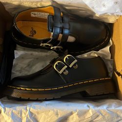 Size 9 Dr. Air Wair Martens 