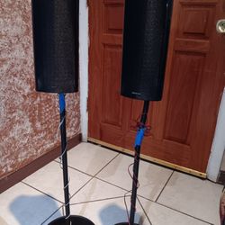 ONKYO SPEAKERS WITH STAND AND CABLE CONECTOR