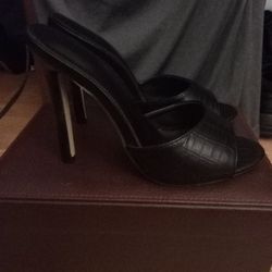Black Heels. 7 1/2. Alligator Print. 