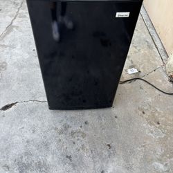 Magic Chef Mini Fridge 