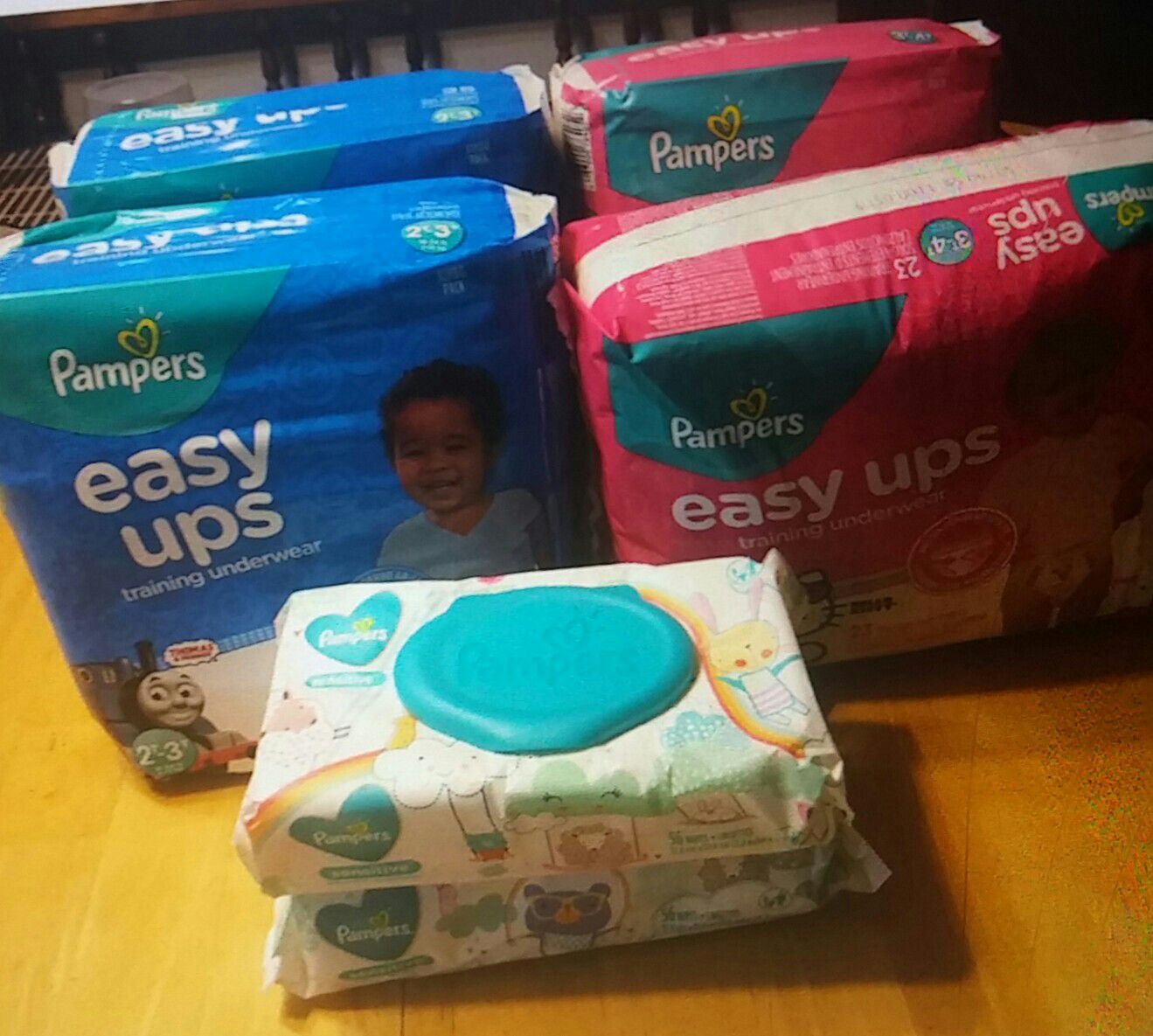 Pampers size2-3. Easy up and wipes