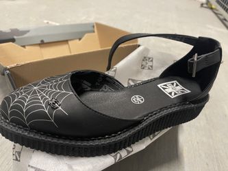 T-U—k Black Point Spiderweb Glow Sandal Lady Size 9