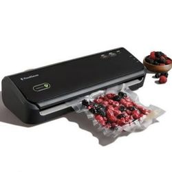 Foodsaver Fm2000 Vacuum Sealer Starter System with Bags,