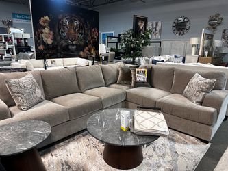 Customizable sectional! 🚨🔥 Easy Financing!