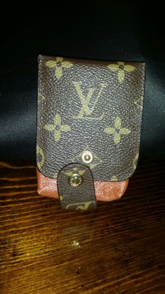 Authentic Louis Vuitton lipstick case with mirror for Sale in