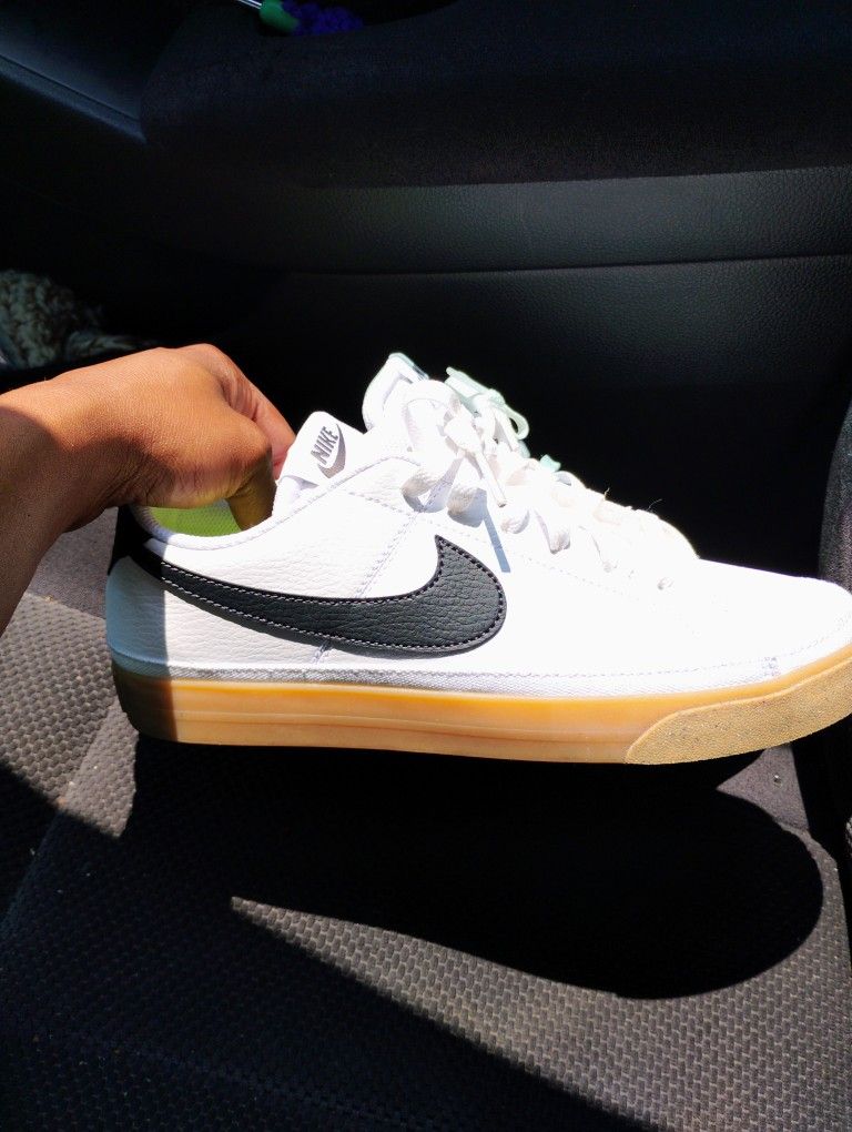 Nike Shoes Size 9.5