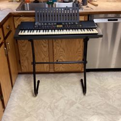 Yamaha PSR-82 Keyboard With Stand