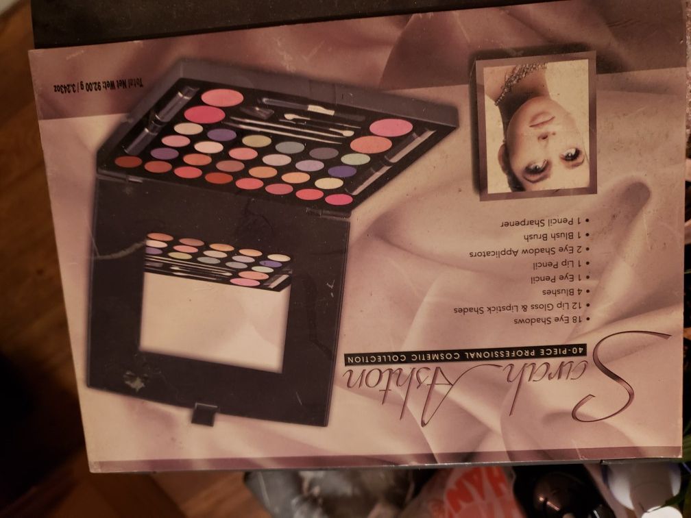 Delux Make Up Kit