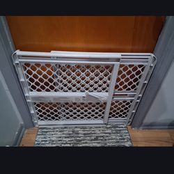 Pet gate  extends 47" loong